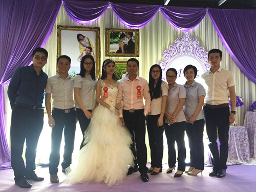 單位全體員工為馬慶濱夫婦舉行婚禮